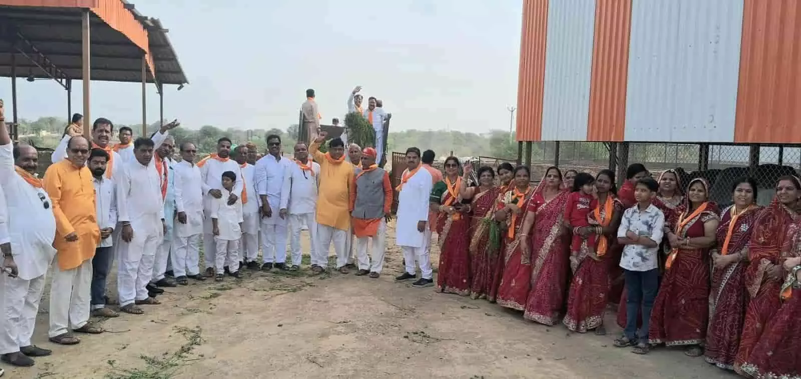 गौतमेश्वर महादेव मंदिर चित्तौड़गढ़ में महर्षि गौतम जयंती पर हवन करते समाज के लोग। गौतमेश्वर महादेव मंदिर चित्तौड़गढ़ में महर्षि गौतम जयंती पर हवन करते समाज के लोग।