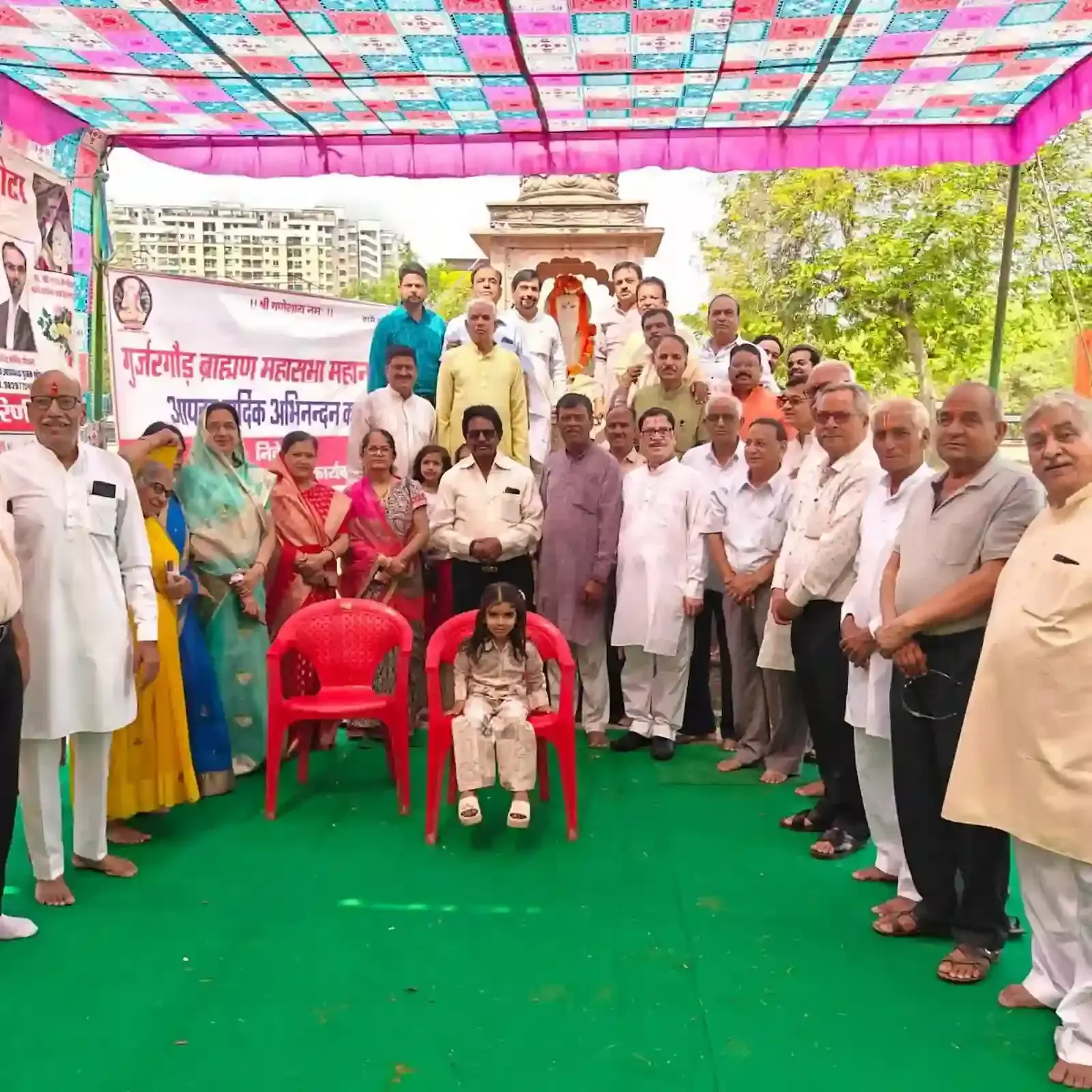 कोटा में महर्षि गौतम प्राकट्य महोत्सव के अवसर पर विधि-विधान से पूजा और आरती करते समाज के लोग। कोटा में महर्षि गौतम प्राकट्य महोत्सव के अवसर पर विधि-विधान से पूजा और आरती करते समाज के लोग।