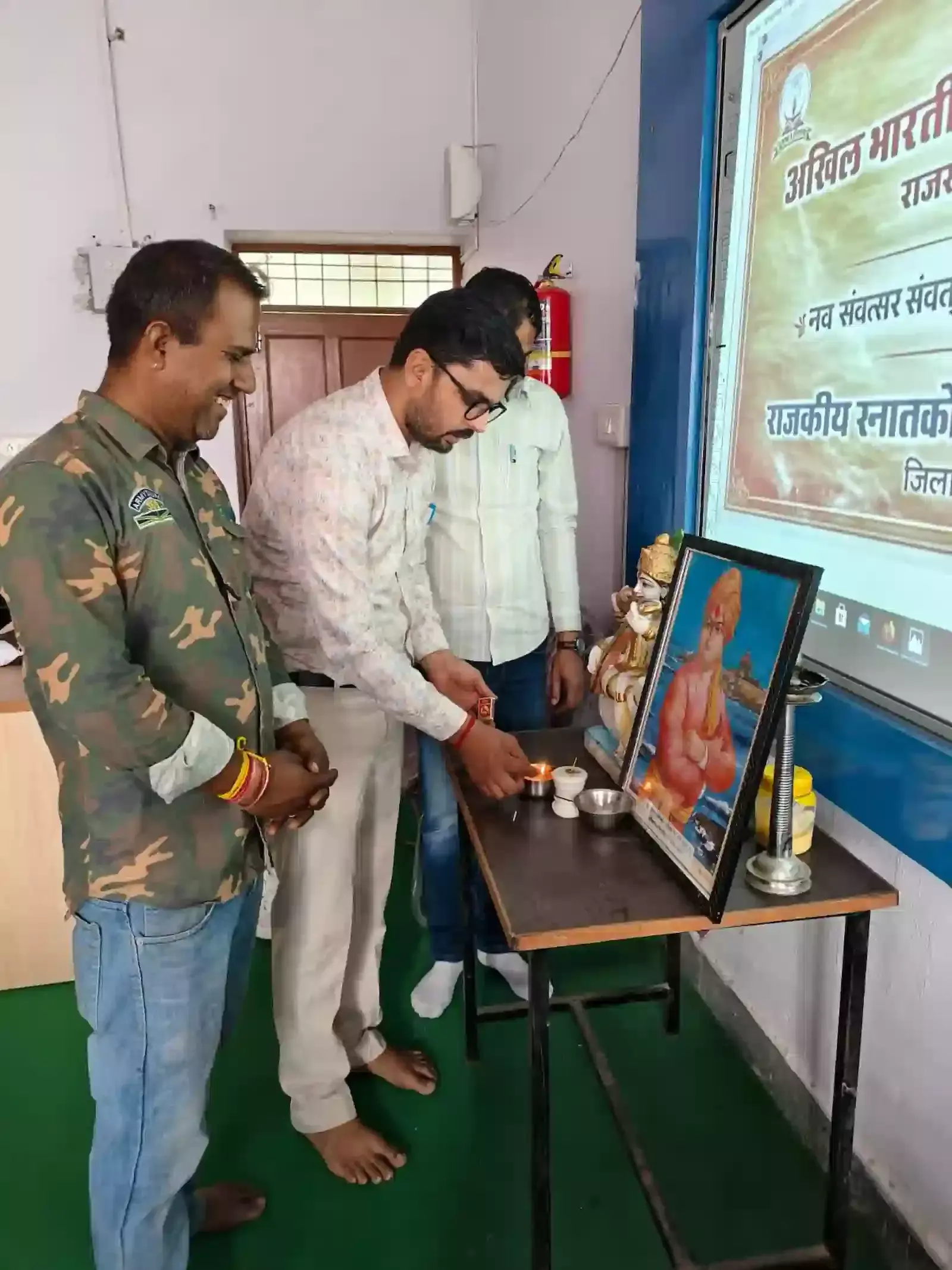 आमेट के राजकीय महाविद्यालय में नव संवत्सर कार्यक्रम के दौरान दीप प्रज्वलन करते अतिथि और उपस्थित प्राध्यापक। आमेट के राजकीय महाविद्यालय में नव संवत्सर कार्यक्रम के दौरान दीप प्रज्वलन करते अतिथि और उपस्थित प्राध्यापक।