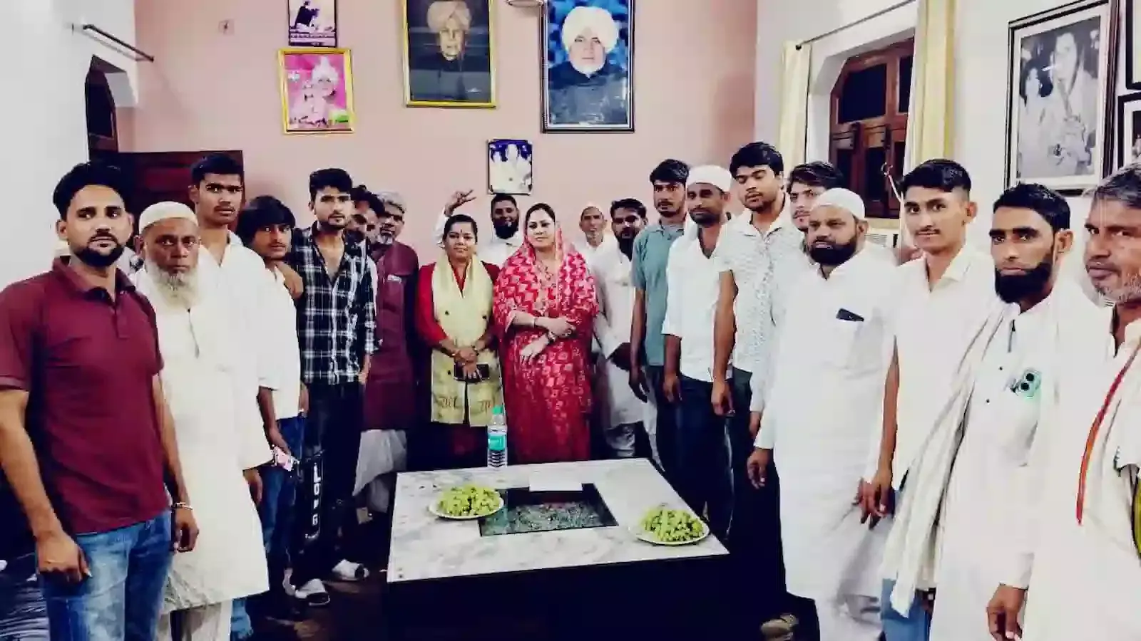 डीग: पूर्व मंत्री जाहिदा खान के निवास पर इफ्तार पार्टी, उमड़ा जनसैलाब डीग: पूर्व मंत्री जाहिदा खान के निवास पर इफ्तार पार्टी, उमड़ा जनसैलाब