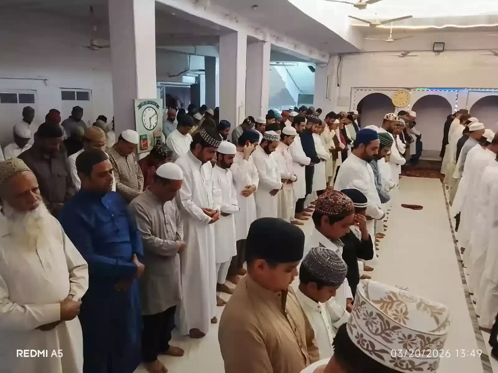 चित्तौड़गढ़ की मस्जिद में जमातुल विदा की नमाज के लिए एकत्रित हुए मुस्लिम समुदाय के रोजेदार। चित्तौड़गढ़ की मस्जिद में जमातुल विदा की नमाज के लिए एकत्रित हुए मुस्लिम समुदाय के रोजेदार।