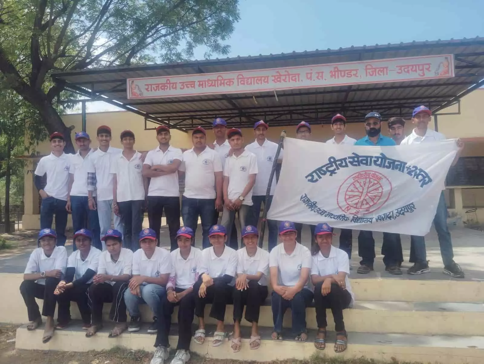 खेरोदा के मुख्य मार्गों पर सामाजिक जागरूकता की तख्तियां लेकर रैली निकालते एनएसएस स्वयंसेवक। खेरोदा के मुख्य मार्गों पर सामाजिक जागरूकता की तख्तियां लेकर रैली निकालते एनएसएस स्वयंसेवक।