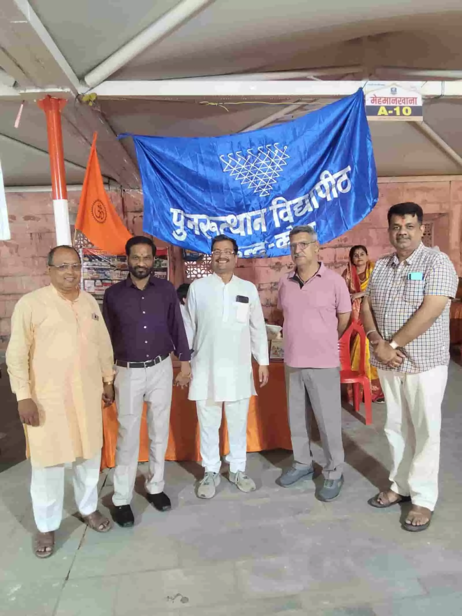 कोटा के स्वदेशी मेले में पुस्तक प्रदर्शनी के उद्घाटन समारोह के दौरान दीप प्रज्ज्वलित करते अतिथि। कोटा के स्वदेशी मेले में पुस्तक प्रदर्शनी के उद्घाटन समारोह के दौरान दीप प्रज्ज्वलित करते अतिथि।
