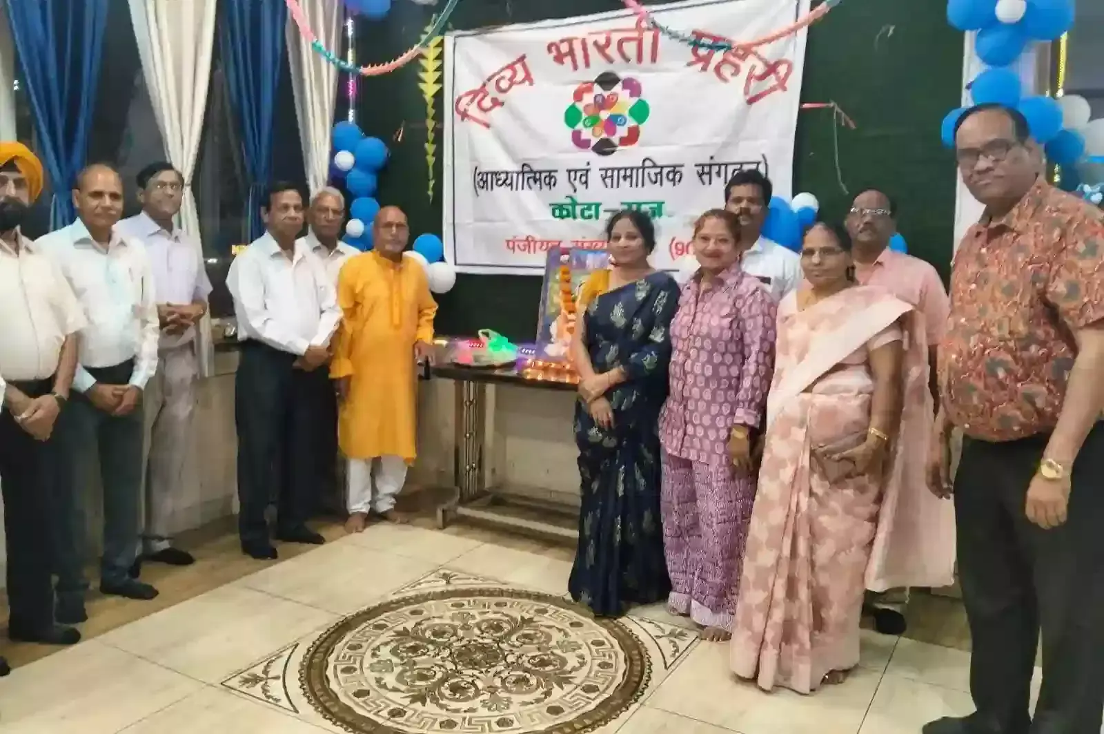 कोटा के एक होटल में दिव्य भारती प्रहरी संगठन के सदस्य और अतिथि दीप प्रज्ज्वलित कर कार्यक्रम का उद्घाटन कर रहे हैं। कोटा के एक होटल में दिव्य भारती प्रहरी संगठन के सदस्य और अतिथि दीप प्रज्ज्वलित कर कार्यक्रम का उद्घाटन कर रहे हैं।
