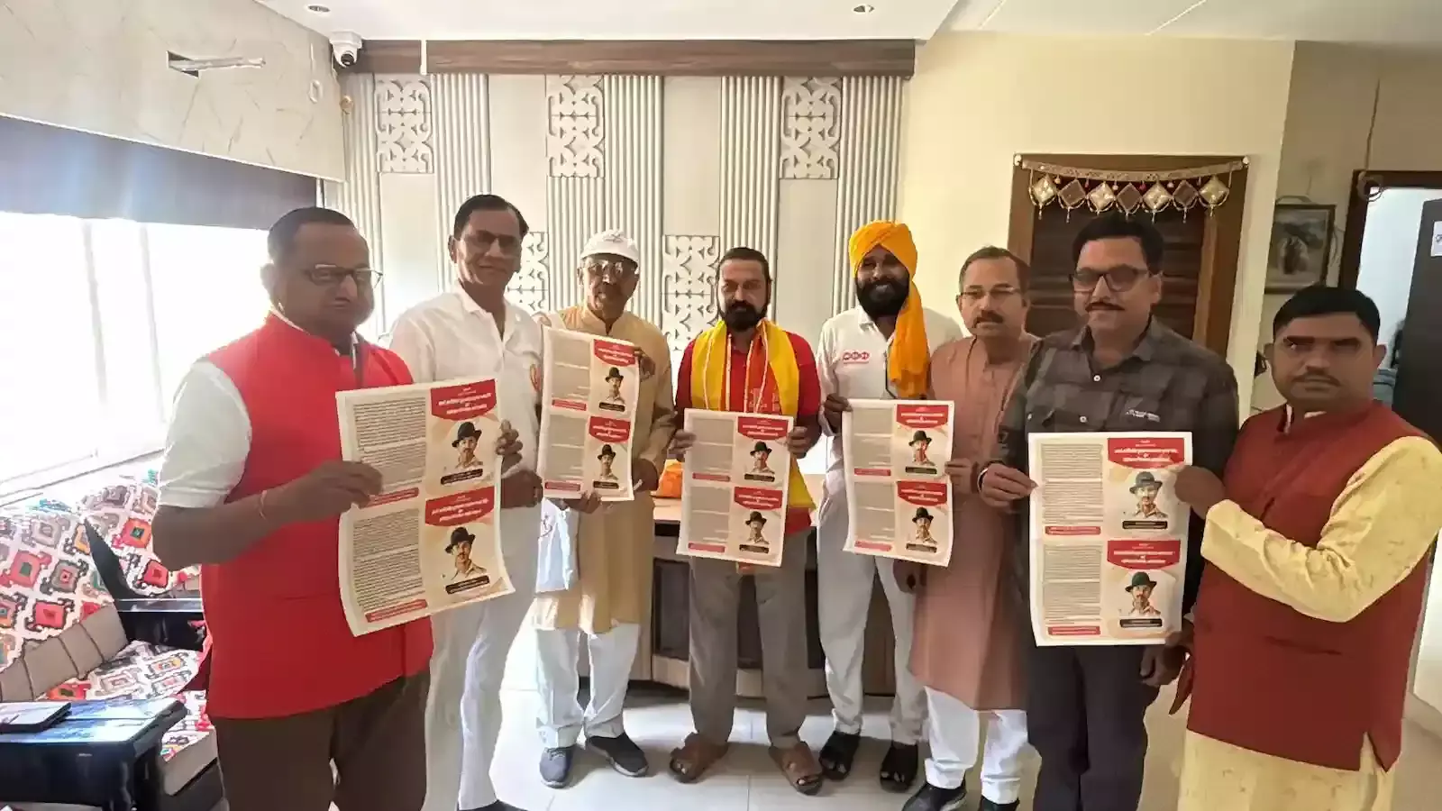 श्रीनाथपुरम स्टेडियम कोटा में शहीद दिवस पर आयोजित राष्ट्रयज्ञ के पोस्टर का विमोचन करते विधायक संदीप शर्मा और अन्य सदस्य। श्रीनाथपुरम स्टेडियम कोटा में शहीद दिवस पर आयोजित राष्ट्रयज्ञ के पोस्टर का विमोचन करते विधायक संदीप शर्मा और अन्य सदस्य।