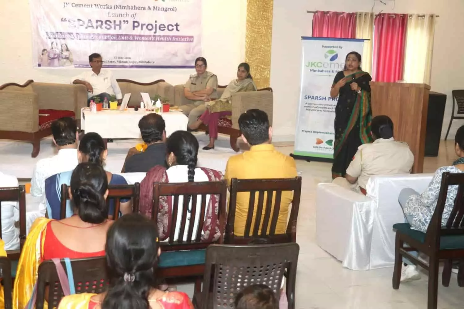 निंबाहेड़ा के होटल रॉयल पारस में अतिथियों द्वारा दीप प्रज्ज्वलन कर प्रोजेक्ट स्पर्श का शुभारंभ करने का दृश्य। निंबाहेड़ा के होटल रॉयल पारस में अतिथियों द्वारा दीप प्रज्ज्वलन कर प्रोजेक्ट स्पर्श का शुभारंभ करने का दृश्य।