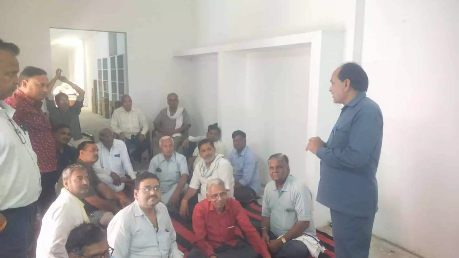 गंगापुर सिटी में बैठक के दौरान चर्चा करते मां गुमानो बीजासनी देवी सेवा समिति के अध्यक्ष और सदस्य गंगापुर सिटी में बैठक के दौरान चर्चा करते मां गुमानो बीजासनी देवी सेवा समिति के अध्यक्ष और सदस्य
