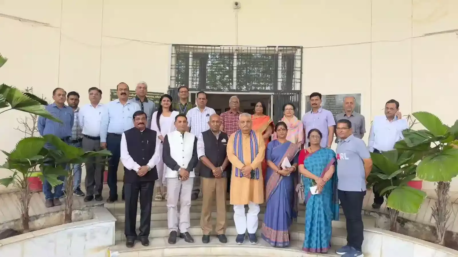 राजस्थान तकनीकी विश्वविद्यालय कोटा में हार्टफुलनेस ट्रस्ट के साथ एमओयू हस्ताक्षर के दौरान उपस्थित कुलपति और विश्वविद्यालय के वरिष्ठ अधिकारी। राजस्थान तकनीकी विश्वविद्यालय कोटा में हार्टफुलनेस ट्रस्ट के साथ एमओयू हस्ताक्षर के दौरान उपस्थित कुलपति और विश्वविद्यालय के वरिष्ठ अधिकारी।