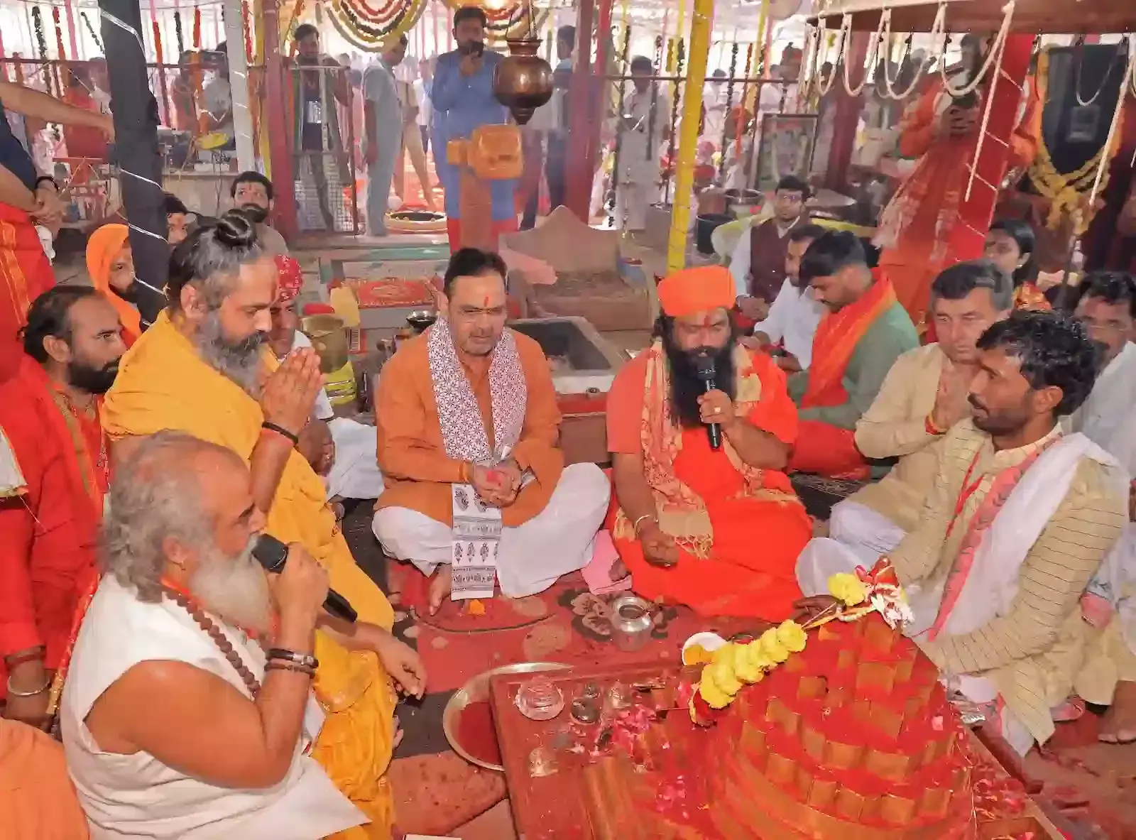 कनाना मठ बालोतरा में मुख्यमंत्री भजनलाल शर्मा श्री ललिता महायज्ञ की पूर्णाहुति और प्राण प्रतिष्ठा समारोह में सम्मिलित होते हुए। कनाना मठ बालोतरा में मुख्यमंत्री भजनलाल शर्मा श्री ललिता महायज्ञ की पूर्णाहुति और प्राण प्रतिष्ठा समारोह में सम्मिलित होते हुए।