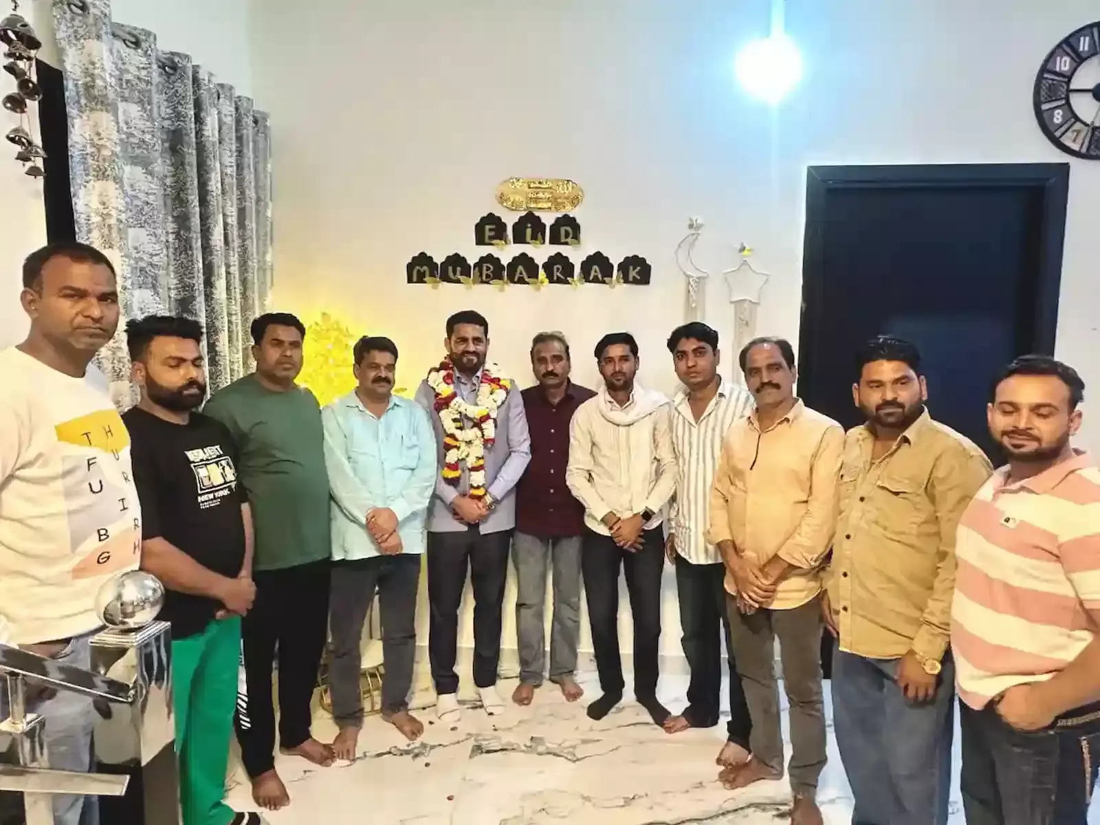 बारां में कांग्रेस नेता जाकिर मंसूरी के आवास पर अमीन पठान का स्वागत करते हुए पार्टी कार्यकर्ता और पदाधिकारी। बारां में कांग्रेस नेता जाकिर मंसूरी के आवास पर अमीन पठान का स्वागत करते हुए पार्टी कार्यकर्ता और पदाधिकारी।