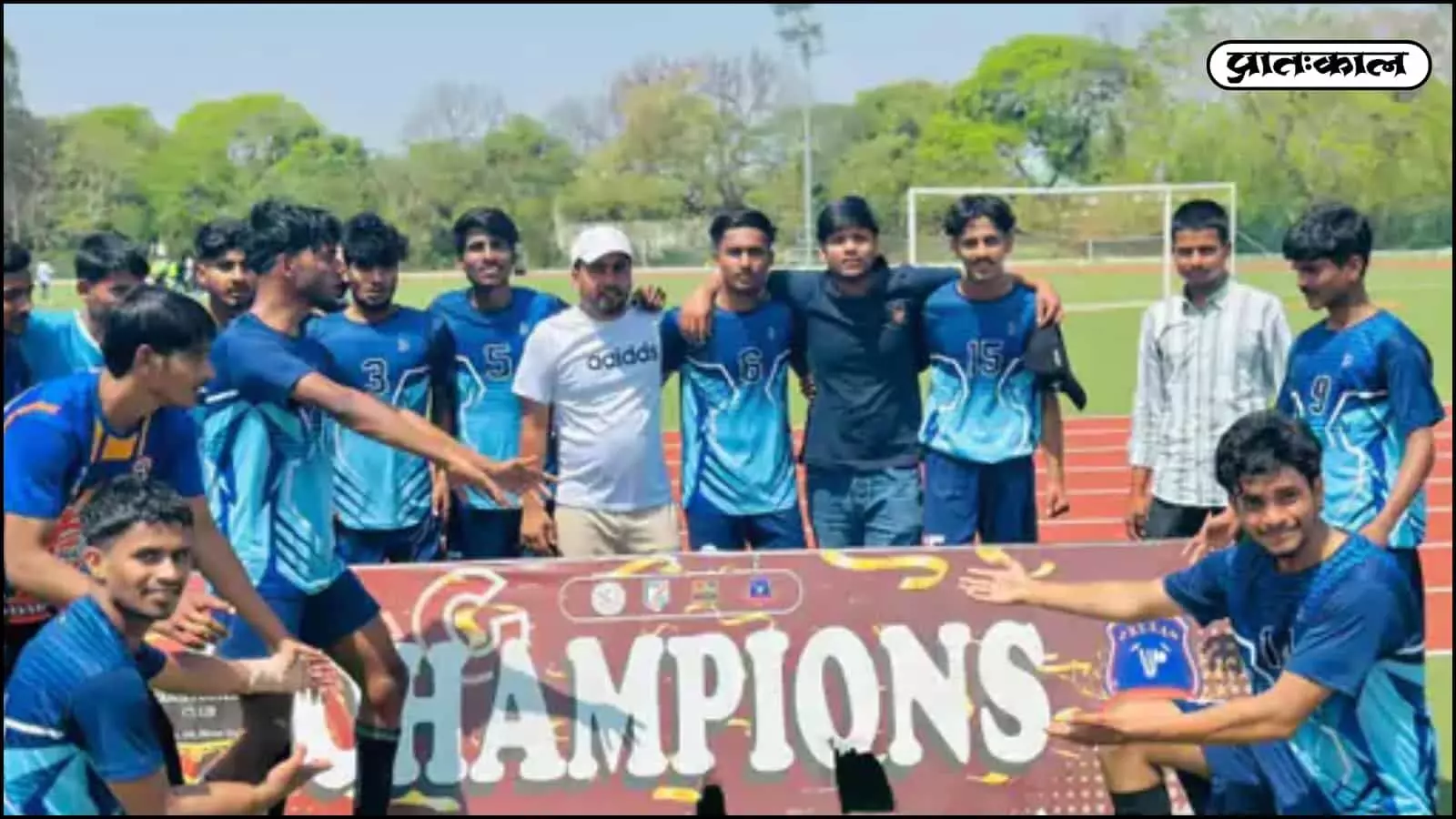 धानापुर (चंदौली) बना उत्तर प्रदेश ग्रामीण फुटबॉल चैंपियन! फाइनल में गोरखपुर को 3-0 से हराकर रचा इतिहास। जानें सैयदराजा से झांसी तक के सफर की पूरी कहानी। धानापुर (चंदौली) बना उत्तर प्रदेश ग्रामीण फुटबॉल चैंपियन! फाइनल में गोरखपुर को 3-0 से हराकर रचा इतिहास। जानें सैयदराजा से झांसी तक के सफर की पूरी कहानी।
