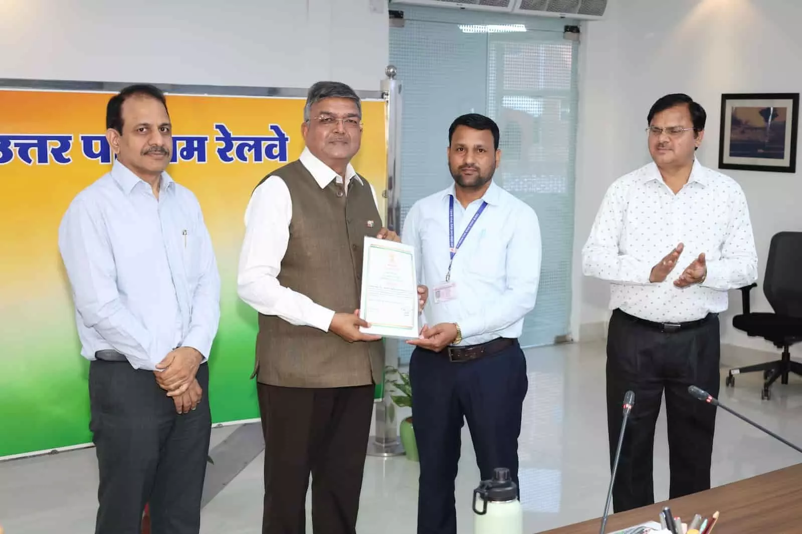 उत्तर पश्चिम रेलवे मुख्यालय में महाप्रबंधक अमिताभ अधिकारियों के साथ संरक्षा एवं कार्य समीक्षा बैठक की अध्यक्षता कर रहे हैं। उत्तर पश्चिम रेलवे मुख्यालय में महाप्रबंधक अमिताभ अधिकारियों के साथ संरक्षा एवं कार्य समीक्षा बैठक की अध्यक्षता कर रहे हैं।