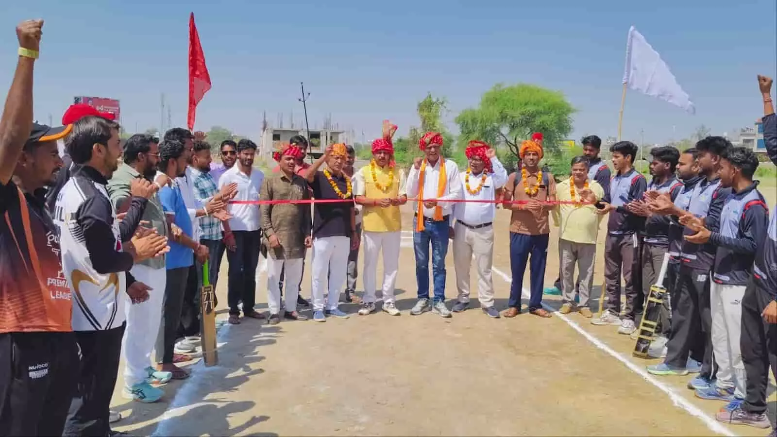 भरतपुर के सेवर क्रिकेट ग्राउंड पर सर्व समाज प्रीमियर लीग के उद्घाटन समारोह का दृश्य। भरतपुर के सेवर क्रिकेट ग्राउंड पर सर्व समाज प्रीमियर लीग के उद्घाटन समारोह का दृश्य।