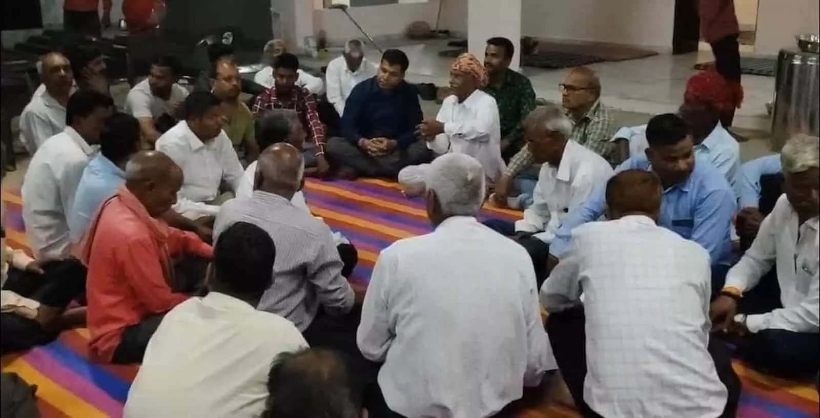 उदयपुर के ढीकली में सजे हुए रामदेव मंदिर परिसर में पाटोत्सव की तैयारियों में जुटे सेवा समिति के सदस्य। उदयपुर के ढीकली में सजे हुए रामदेव मंदिर परिसर में पाटोत्सव की तैयारियों में जुटे सेवा समिति के सदस्य।
