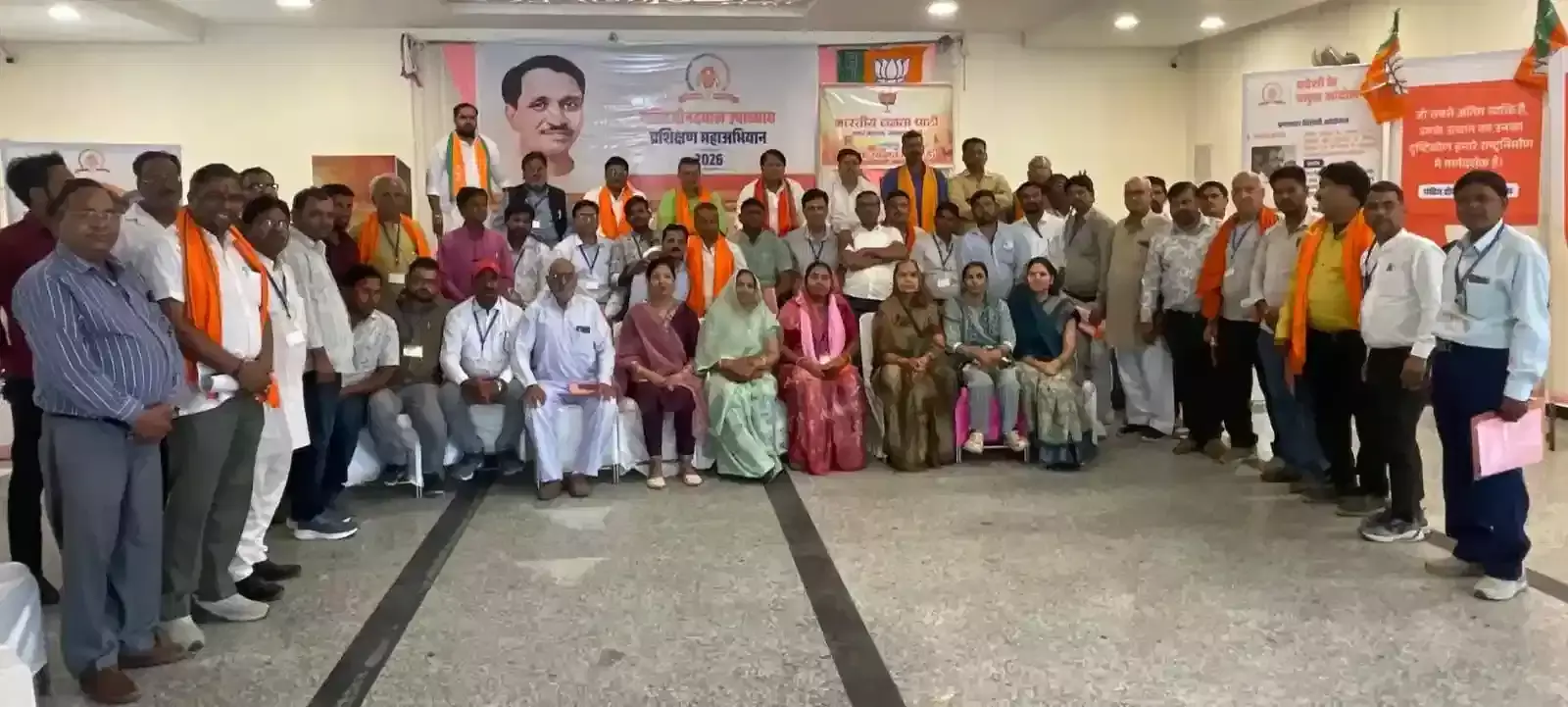 गंगापुर सिटी में भाजपा प्रशिक्षण शिविर के दौरान मंच पर बैठे जिलाध्यक्ष और पार्टी कार्यकर्ता। गंगापुर सिटी में भाजपा प्रशिक्षण शिविर के दौरान मंच पर बैठे जिलाध्यक्ष और पार्टी कार्यकर्ता।