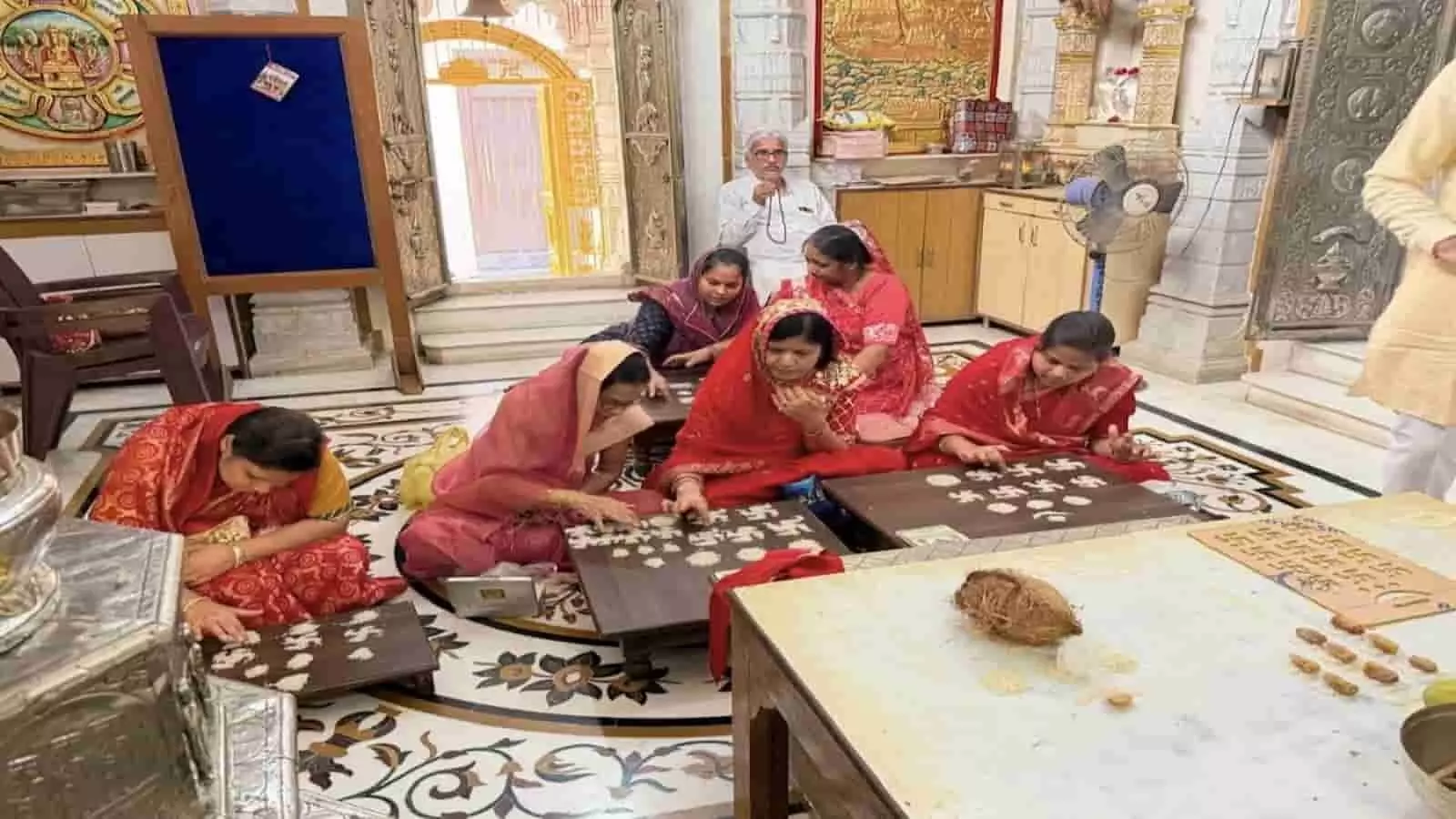 बारां: चंद्रप्रभु जैन मंदिर में चैत्री ओली के दूसरे दिन सिद्ध पद की आराधना बारां: चंद्रप्रभु जैन मंदिर में चैत्री ओली के दूसरे दिन सिद्ध पद की आराधना