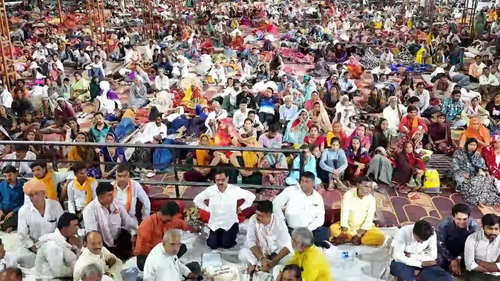 जोगणिया माता मंदिर की पहाड़ी पर नवरात्रि के दौरान दर्शन के लिए उमड़ी श्रद्धालुओं की भारी भीड़। जोगणिया माता मंदिर की पहाड़ी पर नवरात्रि के दौरान दर्शन के लिए उमड़ी श्रद्धालुओं की भारी भीड़।