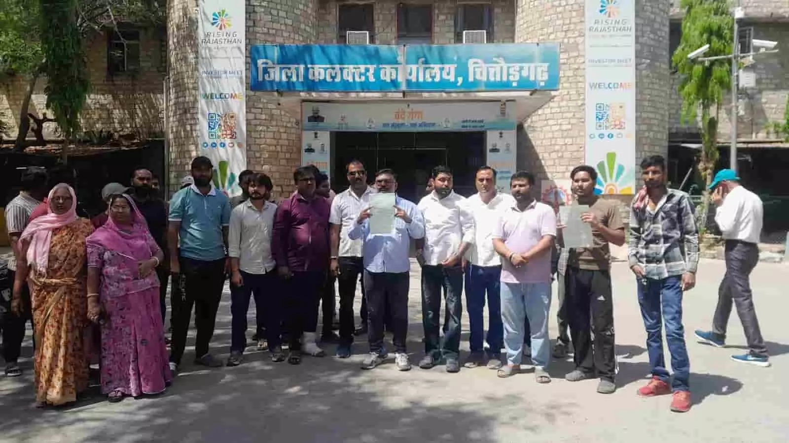 चित्तौड़गढ़: सेगवा हाउसिंग बोर्ड में अतिक्रमण कार्रवाई पर भारी हंगामा चित्तौड़गढ़: सेगवा हाउसिंग बोर्ड में अतिक्रमण कार्रवाई पर भारी हंगामा