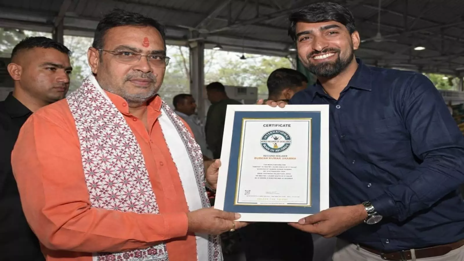 मुख्यमंत्री भजनलाल शर्मा ने मेमोरी मास्टर सुरेश शर्मा को किया सम्मानित मुख्यमंत्री भजनलाल शर्मा ने मेमोरी मास्टर सुरेश शर्मा को किया सम्मानित