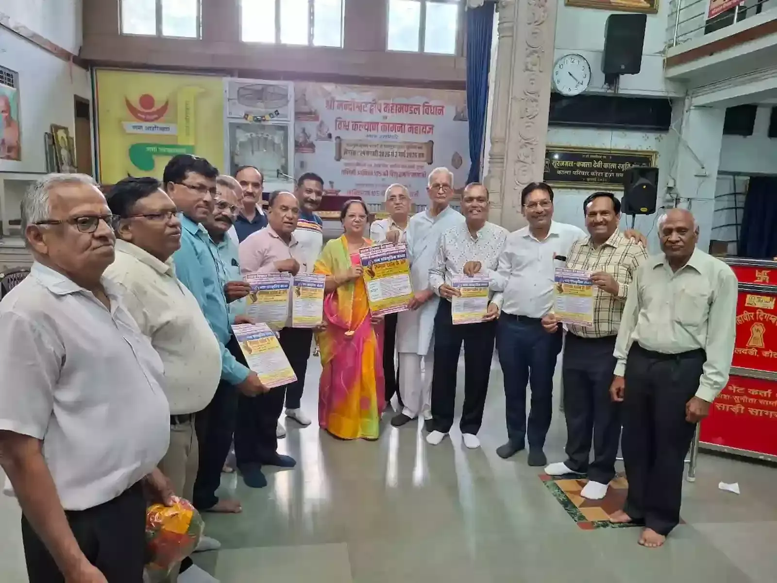 कोटा के तलवंडी जैन मंदिर में समाज के पदाधिकारी महावीर जयंती महोत्सव का पोस्टर विमोचन करते हुए। कोटा के तलवंडी जैन मंदिर में समाज के पदाधिकारी महावीर जयंती महोत्सव का पोस्टर विमोचन करते हुए।