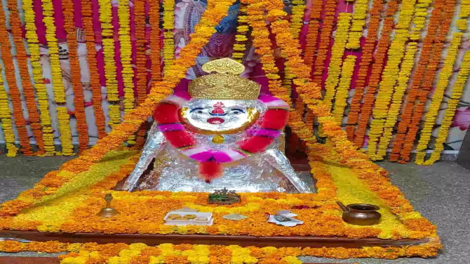 भीलवाड़ा के पेंच के बालाजी मंदिर में हनुमान जन्मोत्सव की भव्य तैयारियां भीलवाड़ा के पेंच के बालाजी मंदिर में हनुमान जन्मोत्सव की भव्य तैयारियां