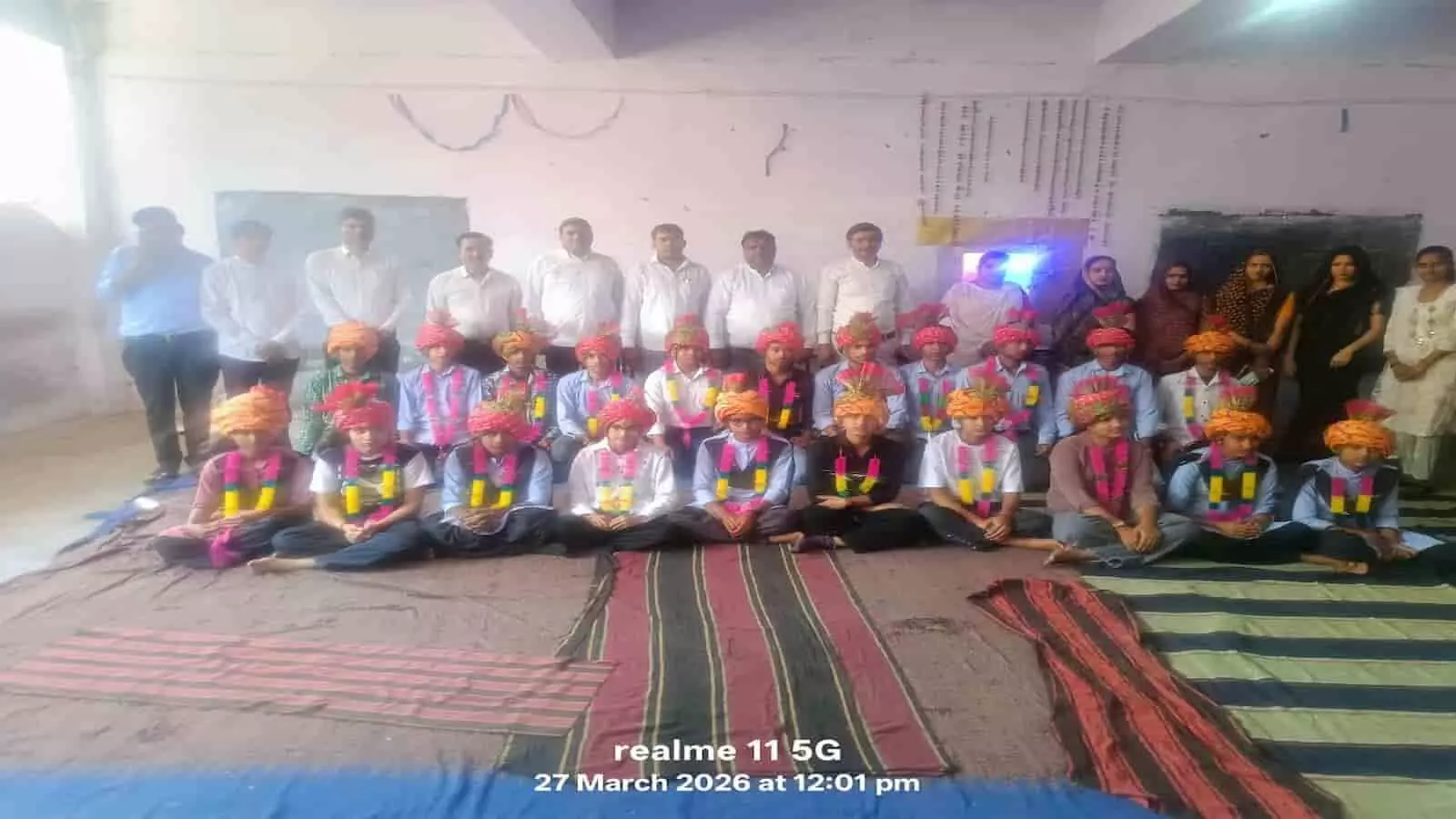 भुसावर: मॉडर्न जगदंबा विद्यालय में 33 मेधावी छात्र सम्मानित, अमित गुर्जर को 95.5% अंक
