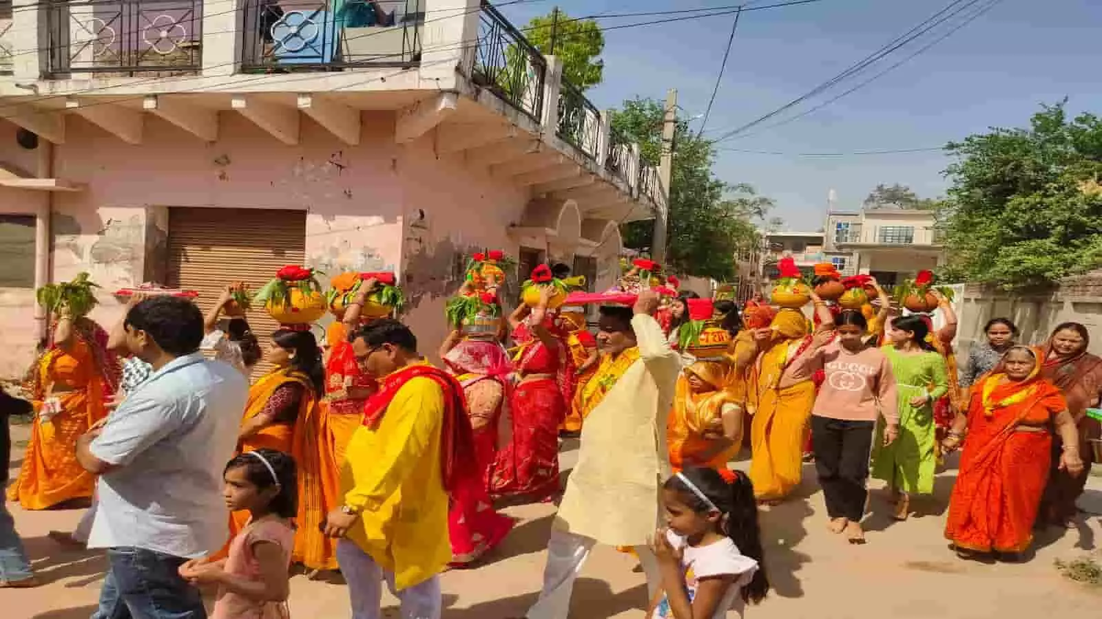 भरतपुर के सुभाष नगर में कलश यात्रा के साथ श्रीमद्भागवत कथा का शुभारंभ