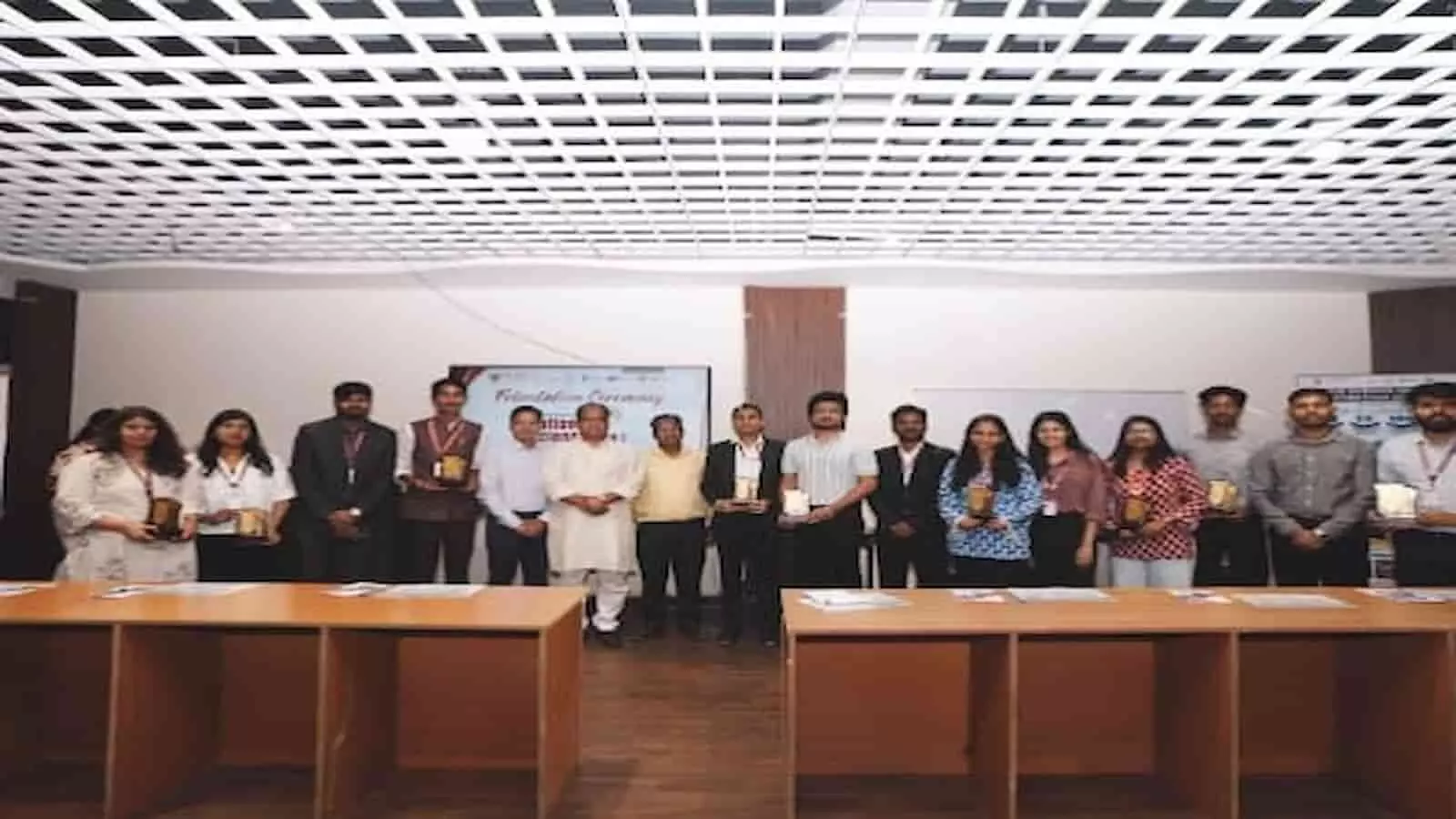 निम्स यूनिवर्सिटी राजस्थान के विद्यार्थियों और फैकल्टी को मिला राजकीय सम्मान निम्स यूनिवर्सिटी राजस्थान के विद्यार्थियों और फैकल्टी को मिला राजकीय सम्मान