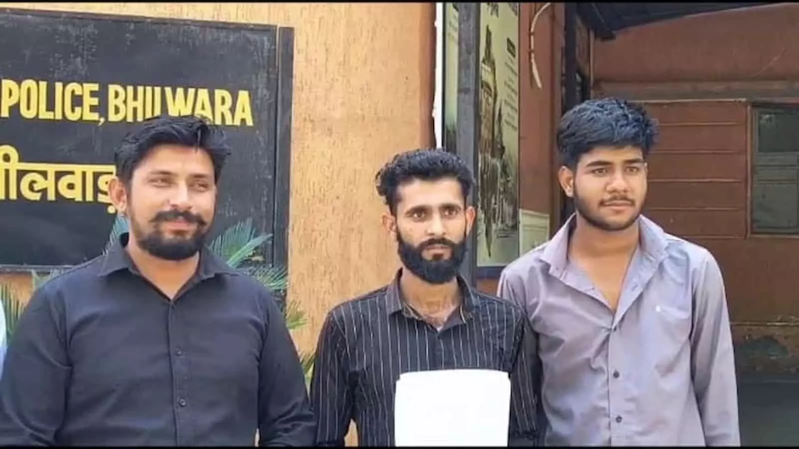 गुलाबपुरा पुलिस ने अंतरराज्यीय बाइक चोर गिरोह का किया भंडाफोड़, 2 गिरफ्तार गुलाबपुरा पुलिस ने अंतरराज्यीय बाइक चोर गिरोह का किया भंडाफोड़, 2 गिरफ्तार