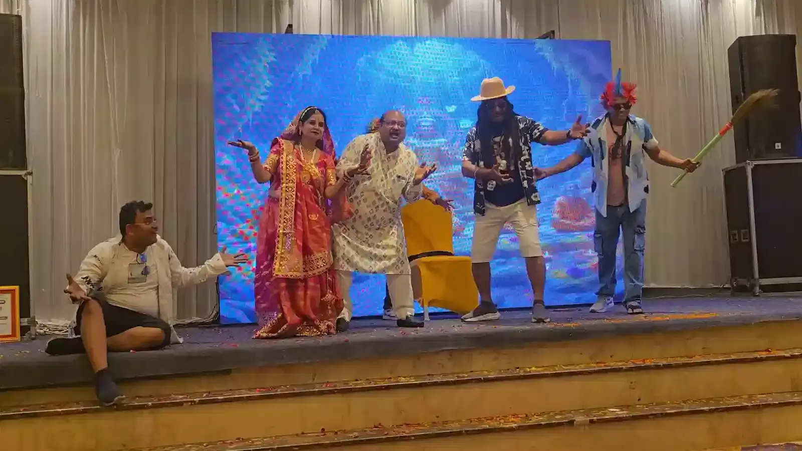 कोटा के दादाबाड़ी में रील्स की लत पर आधारित रिल का फील नाटक का मंचन करते स्थानीय कलाकार। कोटा के दादाबाड़ी में रील्स की लत पर आधारित रिल का फील नाटक का मंचन करते स्थानीय कलाकार।