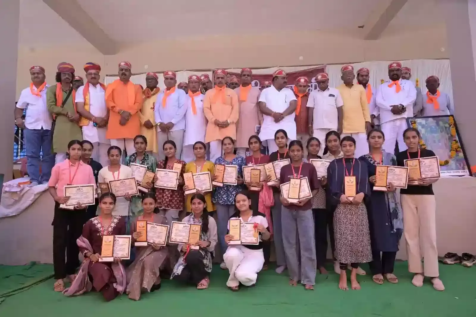 प्रतापगढ़ के विजय नगर स्थित कुमावत छात्रावास में श्रीराम नवमी महोत्सव के दौरान उपस्थित समाजजन और अतिथि। प्रतापगढ़ के विजय नगर स्थित कुमावत छात्रावास में श्रीराम नवमी महोत्सव के दौरान उपस्थित समाजजन और अतिथि।