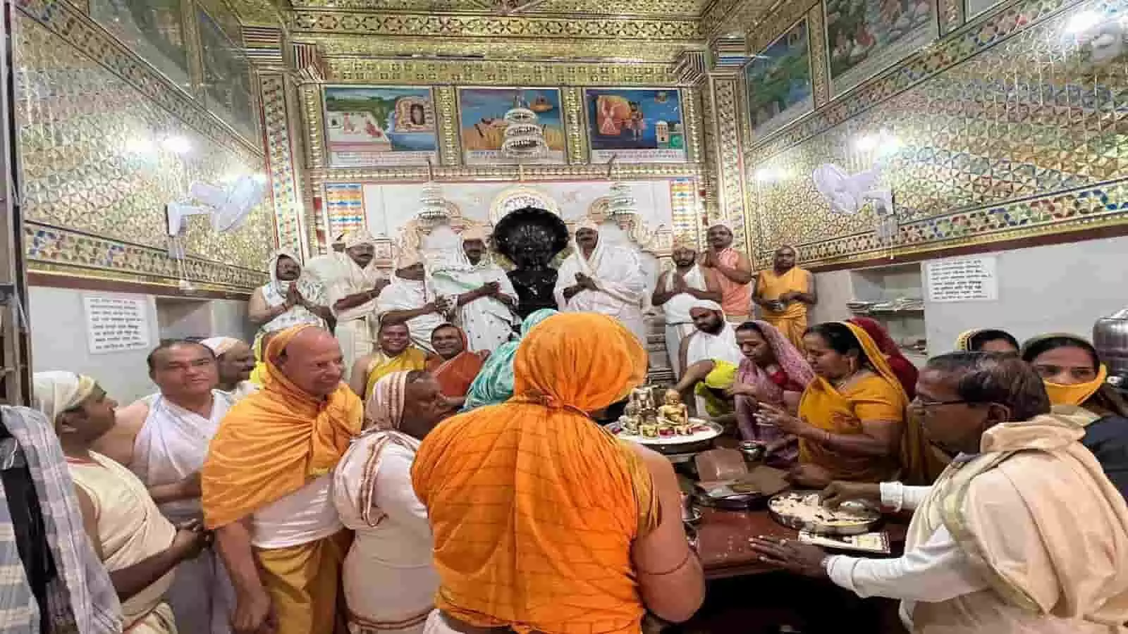 डूंगरपुर: भगवान महावीर जन्म कल्याणक महोत्सव का पंचामृत अभिषेक से आगाज डूंगरपुर: भगवान महावीर जन्म कल्याणक महोत्सव का पंचामृत अभिषेक से आगाज