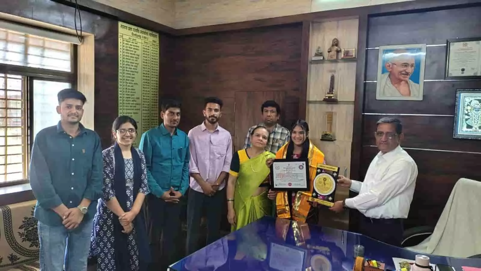 चित्तौड़गढ़: NSS स्वयंसेविका खुशी पांडेय को मिला राज्य स्तरीय पुरस्कार चित्तौड़गढ़: NSS स्वयंसेविका खुशी पांडेय को मिला राज्य स्तरीय पुरस्कार