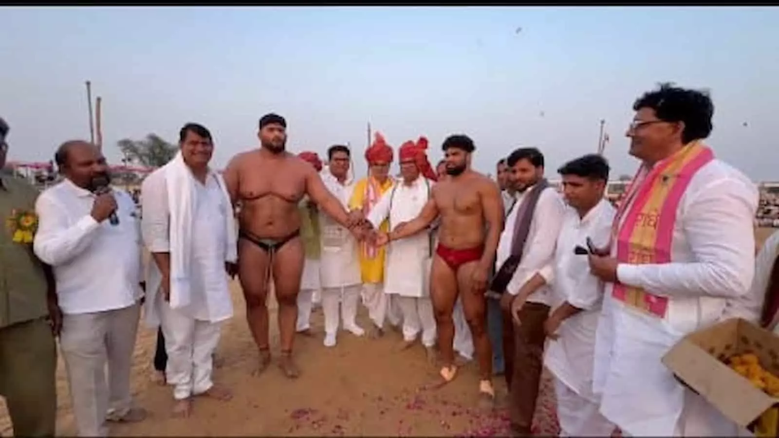 डीग कुश्ती दंगल: गृह राज्य मंत्री ने की 1.51 लाख रुपये पुरस्कार की घोषणा डीग कुश्ती दंगल: गृह राज्य मंत्री ने की 1.51 लाख रुपये पुरस्कार की घोषणा