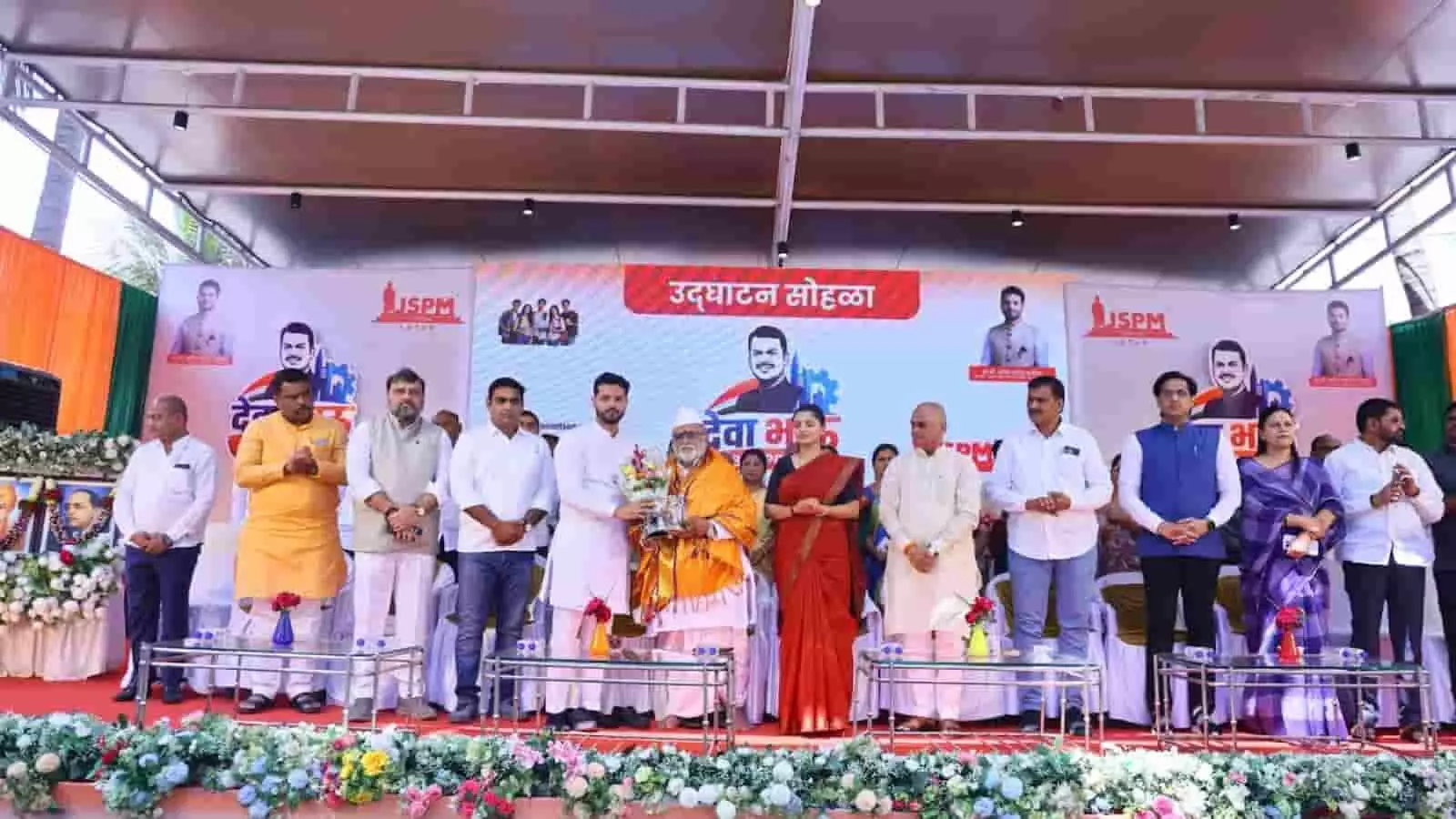 लातूर में देवाभाऊ जॉब महाएक्सपो 2026 संपन्न, 1076 युवाओं का चयन लातूर में देवाभाऊ जॉब महाएक्सपो 2026 संपन्न, 1076 युवाओं का चयन