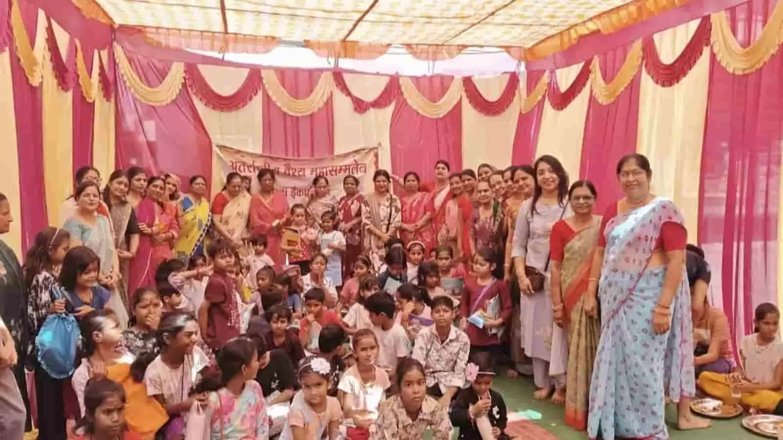 बारां: अंतरराष्ट्रीय वैश्य महासम्मेलन ने 101 कन्याओं का किया पूजन बारां: अंतरराष्ट्रीय वैश्य महासम्मेलन ने 101 कन्याओं का किया पूजन