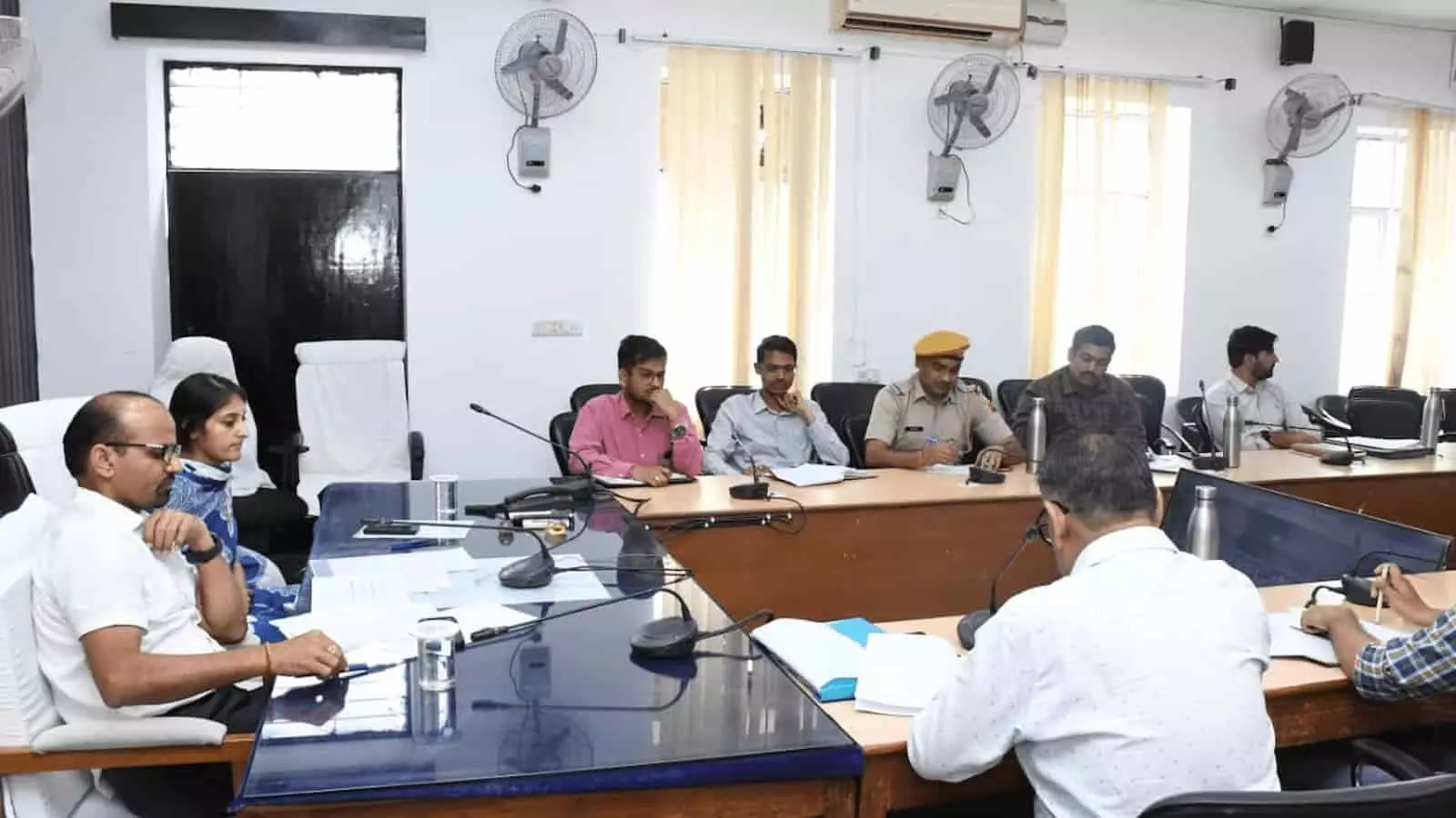 सवाई माधोपुर: जिला कलक्टर ने सड़क सुरक्षा और अवैध खनन पर दिए सख्त निर्देश