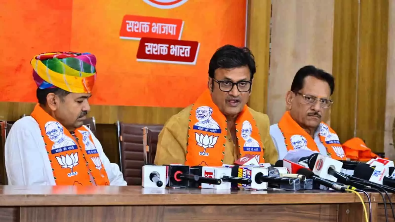 राजेंद्र राठौड़ का गहलोत पर कटाक्ष: इंतजार शास्त्र से जनता को कर रहे भ्रमित राजेंद्र राठौड़ का गहलोत पर कटाक्ष: इंतजार शास्त्र से जनता को कर रहे भ्रमित