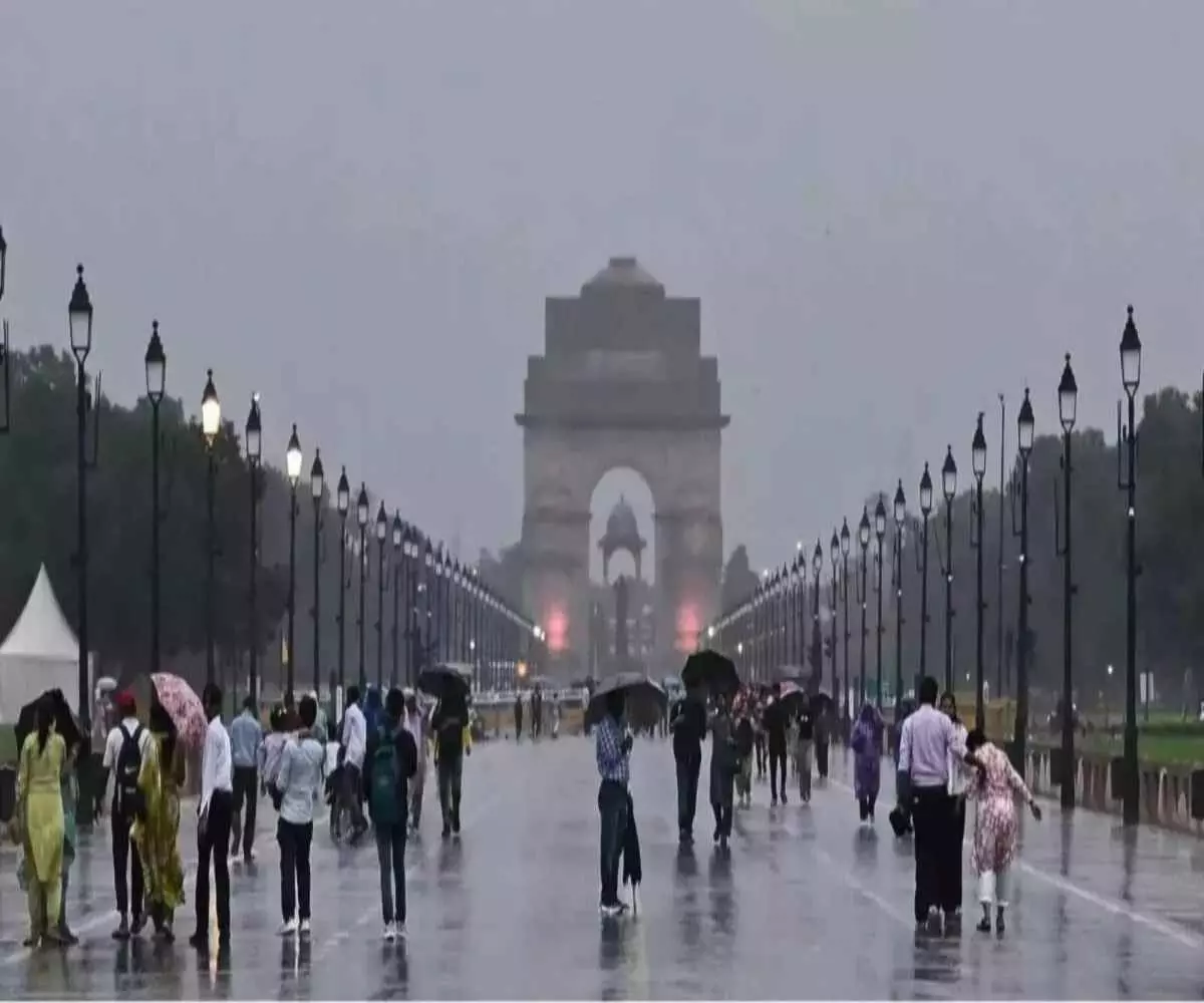 बदल गया दिल्ली का मिजाज- काले बादलों ने घेरा आसमान- मार्च के अंत में मानसून जैसा एहसास