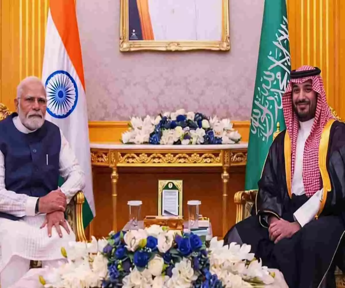 PM मोदी और क्राउन प्रिंस MBS के बीच बड़ी बातचीत- पश्चिम एशिया के संघर्ष पर चिंता- समुद्री रास्तों की सुरक्षा पर बनी सहमति PM मोदी और क्राउन प्रिंस MBS के बीच बड़ी बातचीत- पश्चिम एशिया के संघर्ष पर चिंता- समुद्री रास्तों की सुरक्षा पर बनी सहमति