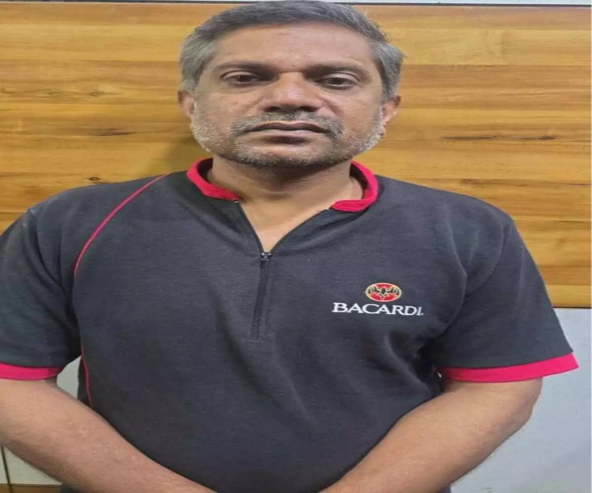 देशभर में बम की दहशत फैलाने वाला मैसूर से गिरफ्तार- दिल्ली पुलिस ने मैसूर के किराए के मकान से आरोपी श्रीनिवास को दबोचा। देशभर में बम की दहशत फैलाने वाला मैसूर से गिरफ्तार- दिल्ली पुलिस ने मैसूर के किराए के मकान से आरोपी श्रीनिवास को दबोचा।