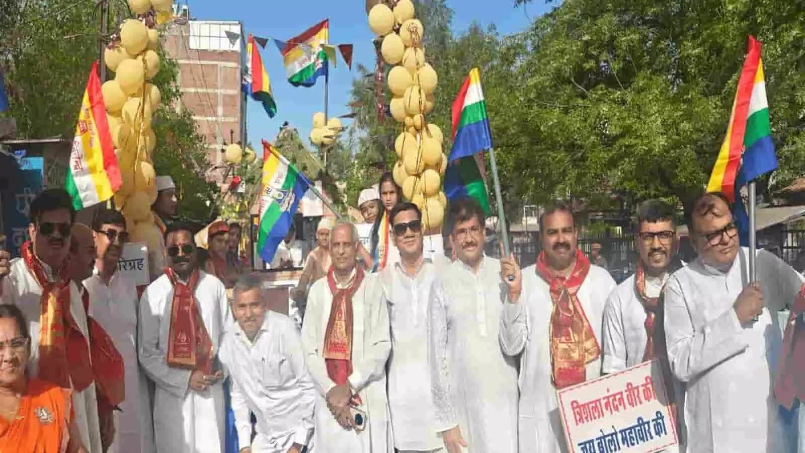 कोटा: महावीर जयंती पर अकलंक स्कूल के छात्रों ने निकाली भव्य अहिंसा रैली कोटा: महावीर जयंती पर अकलंक स्कूल के छात्रों ने निकाली भव्य अहिंसा रैली