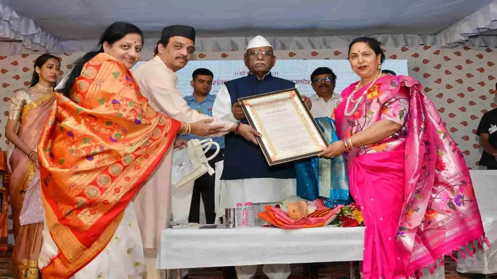 राज्यपाल हरिभाऊ बागडे ने कला संगम भगिनी फाउंडेशन अधिवेशन को किया संबोधित राज्यपाल हरिभाऊ बागडे ने कला संगम भगिनी फाउंडेशन अधिवेशन को किया संबोधित