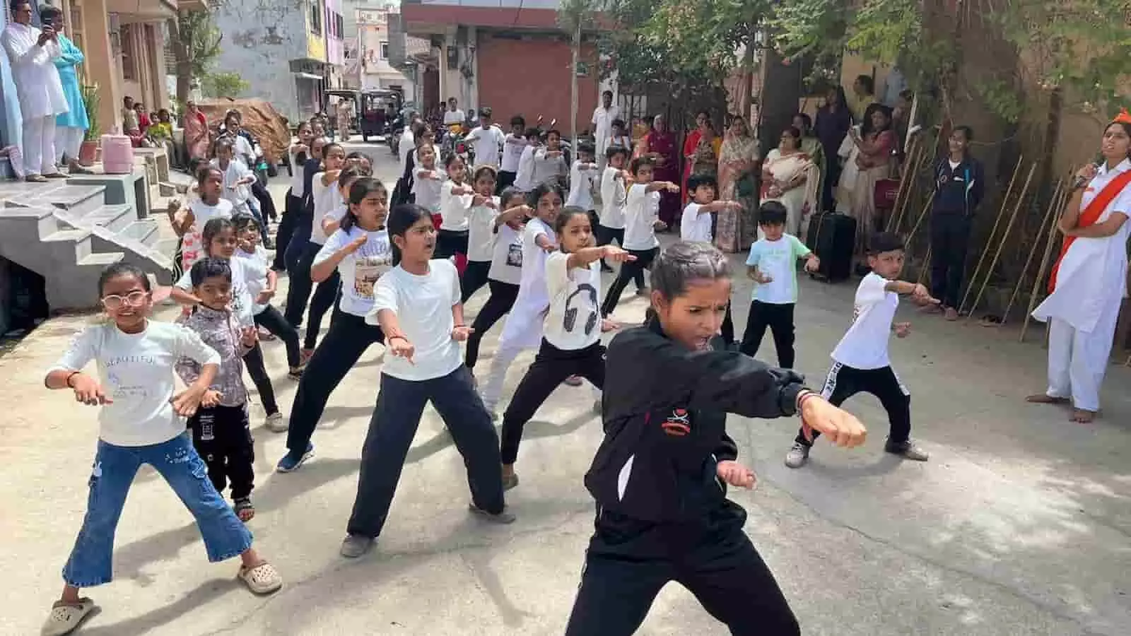 निम्बाहेड़ा: सात दिवसीय एक कदम सनातन धर्म की ओर समर कैंप संपन्न निम्बाहेड़ा: सात दिवसीय एक कदम सनातन धर्म की ओर समर कैंप संपन्न