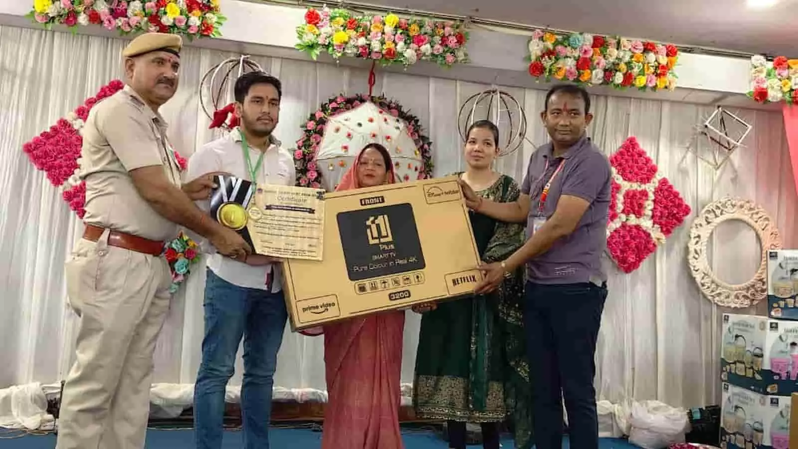 हिंडौन सिटी: गांधी एकेडमी टैलेंट हंट के विजेताओं को टीवी और फ्रिज भेंट हिंडौन सिटी: गांधी एकेडमी टैलेंट हंट के विजेताओं को टीवी और फ्रिज भेंट