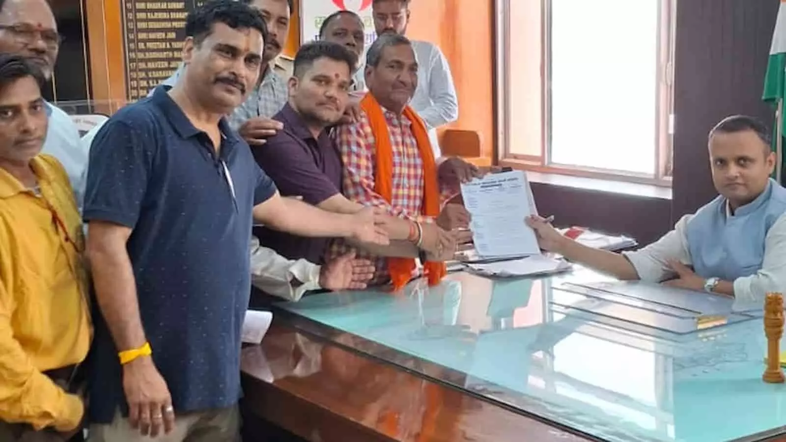 बारां नगर परिषद द्वारा आवंटित भूमि के पुनर्विक्रय पर सर्व समाज का आक्रोश बारां नगर परिषद द्वारा आवंटित भूमि के पुनर्विक्रय पर सर्व समाज का आक्रोश