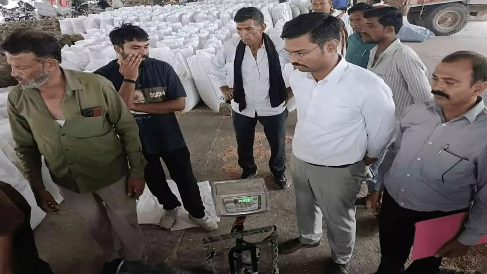 बारां: एसडीएम ने गेहूं-चना खरीद केंद्रों का किया औचक निरीक्षण, एफएक्यू मानकों पर बरती सख्ती बारां: एसडीएम ने गेहूं-चना खरीद केंद्रों का किया औचक निरीक्षण, एफएक्यू मानकों पर बरती सख्ती