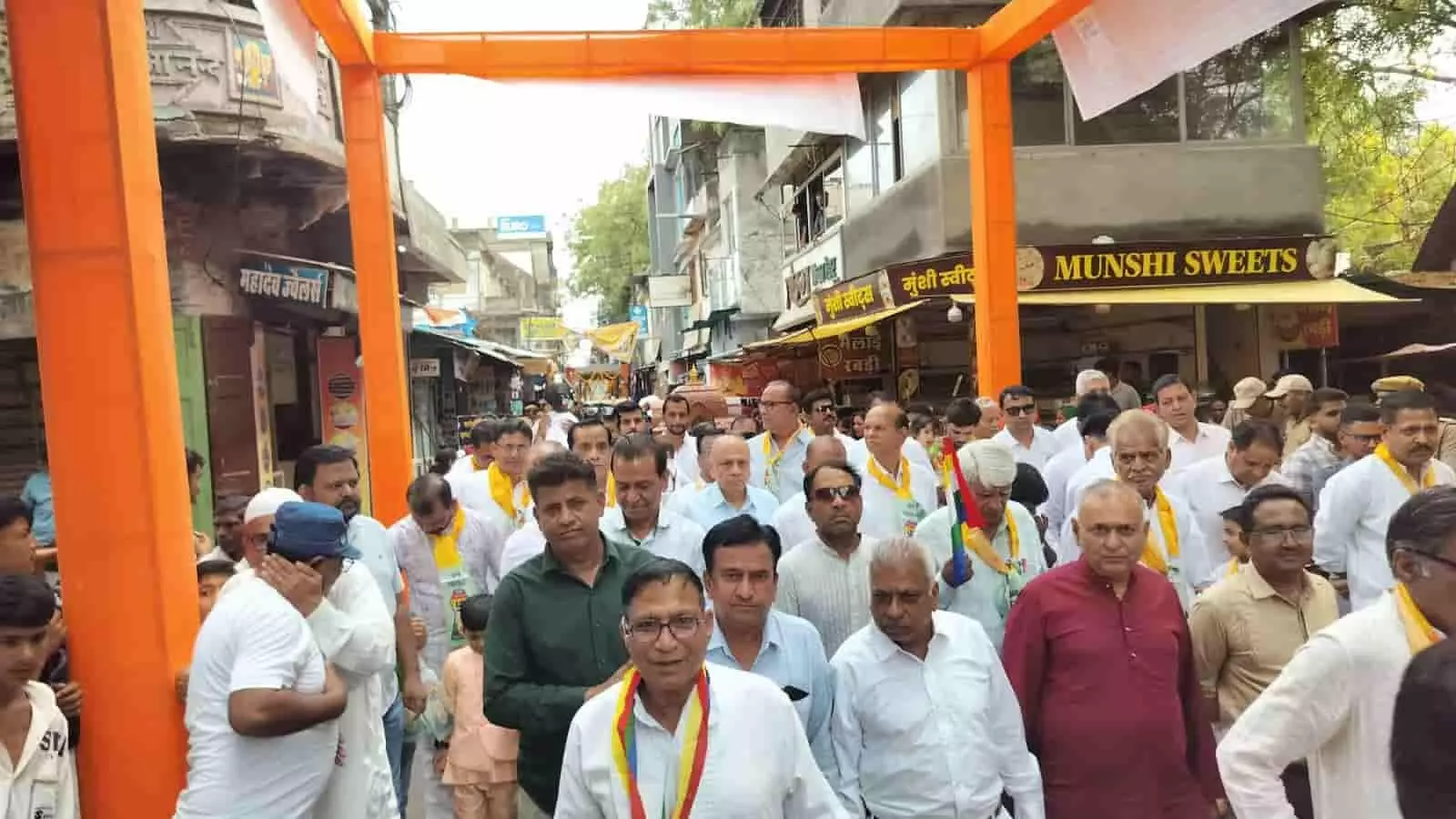 आबूरोड में महावीर जयंती पर भव्य शोभायात्रा, मुस्लिम समाज ने किया स्वागत
