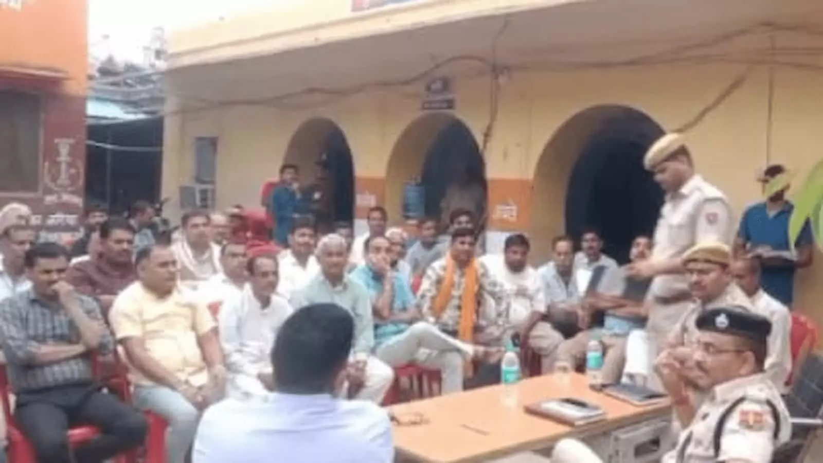 डीग: एडिशनल एसपी की अध्यक्षता में सीएलजी बैठक, सीसीटीवी लगाने पर जोर डीग: एडिशनल एसपी की अध्यक्षता में सीएलजी बैठक, सीसीटीवी लगाने पर जोर