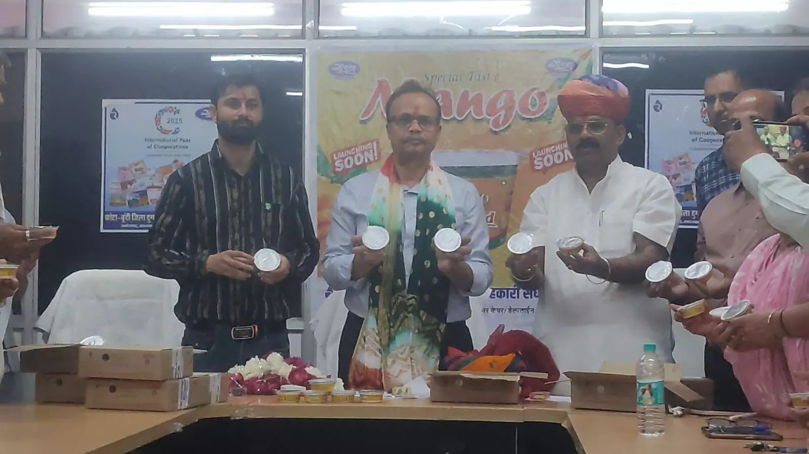 कोटा सरस डेयरी ने 50 ग्राम मेंगो श्रीखंड किया लॉन्च, संभागीय आयुक्त ने परखा प्लांट कोटा सरस डेयरी ने 50 ग्राम मेंगो श्रीखंड किया लॉन्च, संभागीय आयुक्त ने परखा प्लांट
